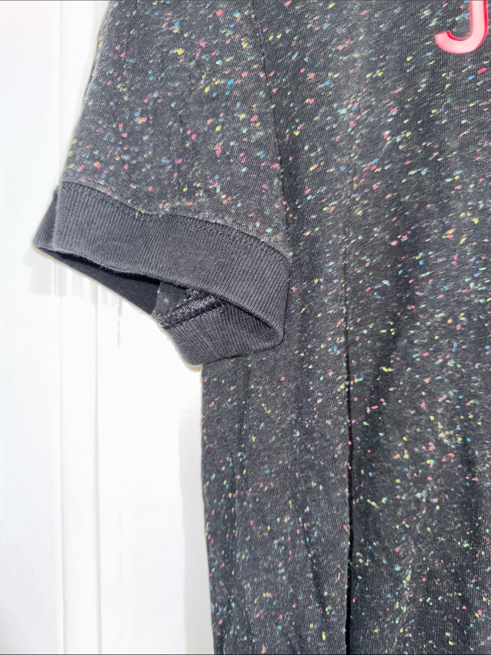 Nike Women's Size Medium Black Rainbow Speckle "Just Do It" Graphic - Picture 7 of 8